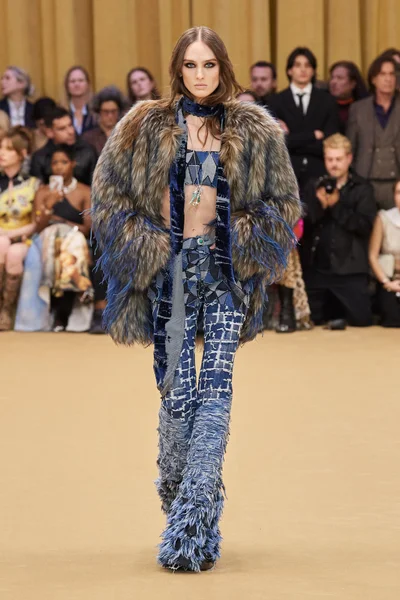 Look 27